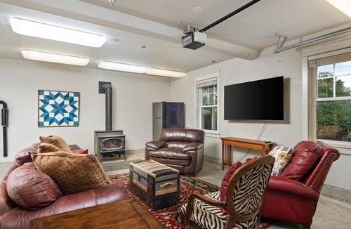 Helvetia House | World Renowned Roloff Farms, Billiards, Game Room, On Acres of Farmland