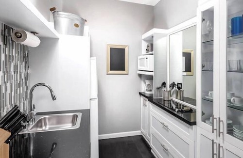 Park West House | WorldMark Inn at the Park - Studio King
