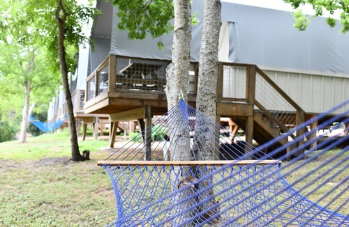 Seguin Cabin | Wow! Brand new Creekfront Cabin! Hot tub, hiking, kayaking & more! - SG6