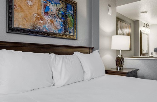 Lake Buena Vista Resort | Wyndham Bonnet Creek -Lazy River, Mini Golf, Pools– Steps from Disney Magic-2 Bd