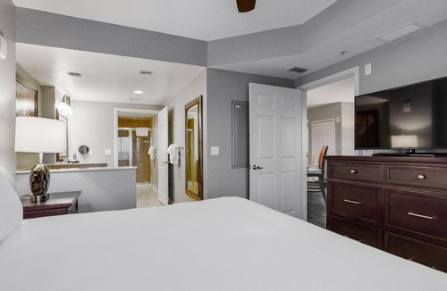 Lake Buena Vista Resort | Wyndham Bonnet Creek -Lazy River, Mini Golf, Pools– Steps from Disney Magic-2 Bd
