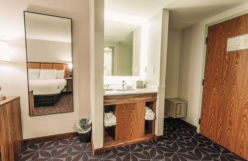 Lackey Hotel | Wyndham Garden Williamsburg Busch Gardens Area