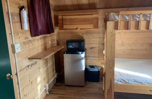Rawlins Apartment | Wyo Cabin B Western Hills Campground