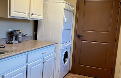Casper House | Wyoming views - Spacious Home on beautiful gated grounds