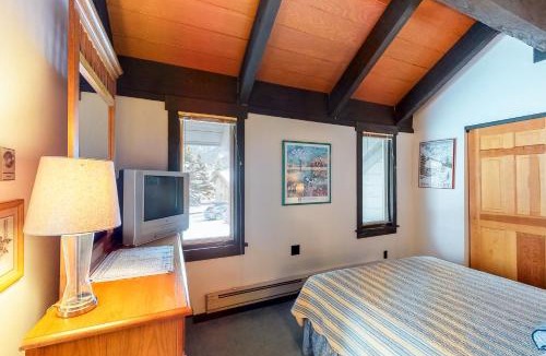 Big Sky Meadow Village Apartment | Yellowstone 28B