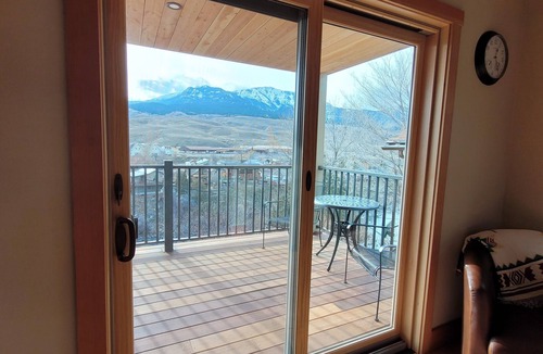 Gardiner House | Yellowstone Beauty Overlooking Yellowstone River BRAND NEW Gardiner, MT