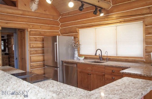 Dillon Cabin | Yellowstone Inspired Lodge - Two Fireplaces