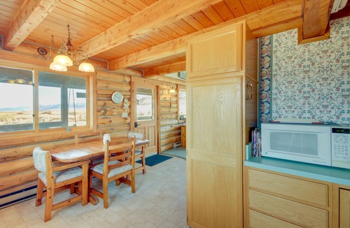 Pray Cabin | Yellowstone Lodge w/Game Room & Panoramic Views