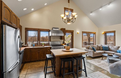 Livingston House | Yellowstone Manor:Livingston