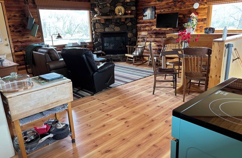 Emigrant Cabin | Yellowstone Meadow Cabin - Paradise Gateway