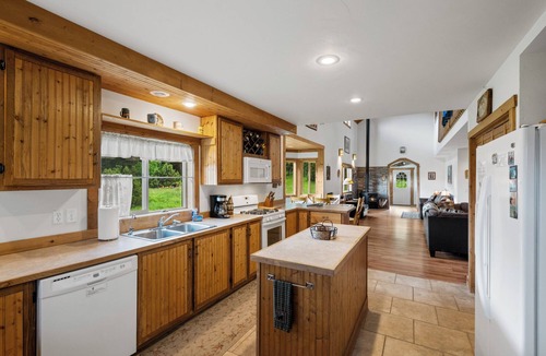 Emigrant House | Yellowstone Mountain Home-Secluded custom home near Yellowstone with privacy!
