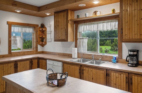 Emigrant House | Yellowstone Mountain Home-Secluded custom home near Yellowstone with privacy!