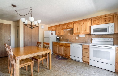 West Yellowstone House | Yellowstone Park entrance 1 Mile away- Trapper 8