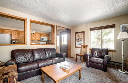 West Yellowstone House | Yellowstone Park entrance 1 Mile away- Trapper 8