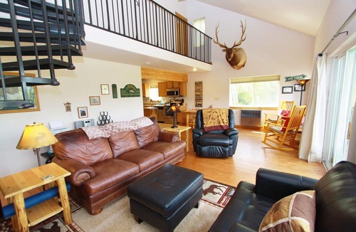 Livingston House | Yellowstone River Overlook-Cozy riverside home with hot tub near Yellowstone!