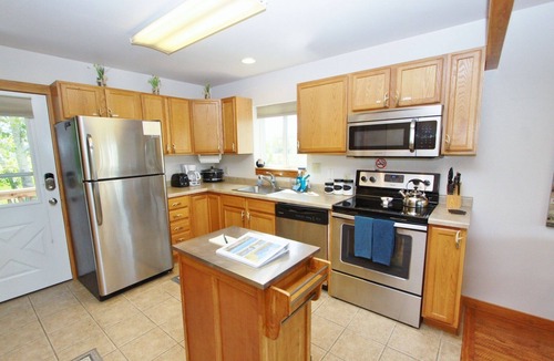 Livingston House | Yellowstone River Overlook-Cozy riverside home with hot tub near Yellowstone!