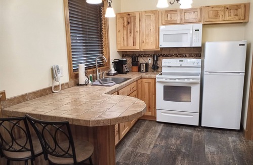 Gardiner Hotel | Yellowstone Riverside Cottages