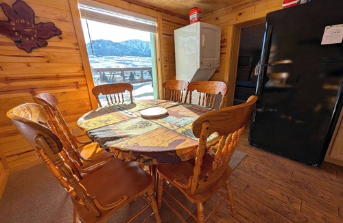 Gardiner House | Yellowstone Treasure Guesthouses on the River