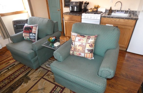 West Yellowstone Apartment | Yellowstone Two Bed Studio Just One Mile From Yellowstone's Main Entrance