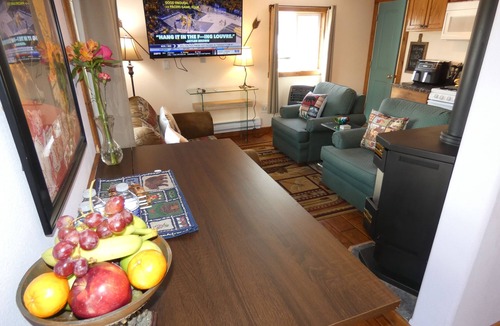 West Yellowstone Apartment | Yellowstone Two Bed Studio Just One Mile From Yellowstone's Main Entrance