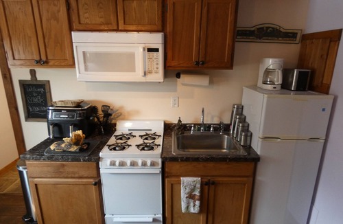 West Yellowstone Apartment | Yellowstone Two Bed Studio Just One Mile From Yellowstone's Main Entrance