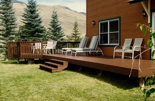 Gardiner Cabin | Yellowstone Vacation Home close to Yellowstone! A/C! Hot Springs nearby!