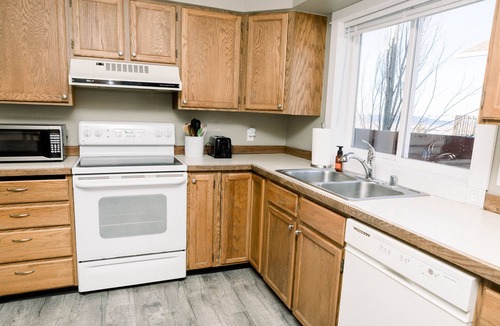 Helena House | You and Fido welcome here!