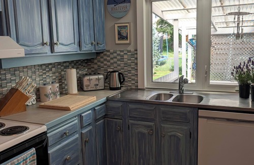 Invermere House | YOUR AUTHENTIC LAKE HOUSE GETAWAY AWAITS YOU :)
