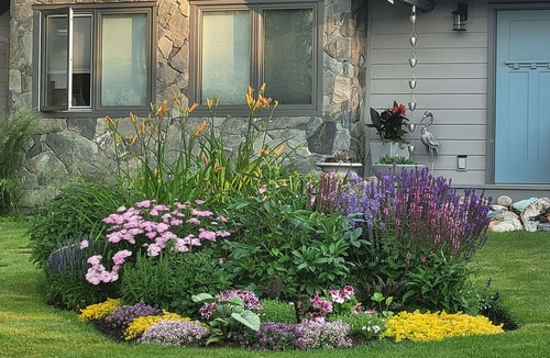 Invermere House | YOUR AUTHENTIC LAKE HOUSE GETAWAY AWAITS YOU :)