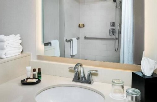Pinch District House | Your Home Away From Home! 4 Great Units, Restaurant and Bar