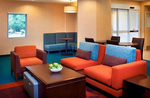 Warren Hotel | Your Home Away From Home! 2 Posh Units, w/Kitchen! Pet-Friendly, Free Breakfast
