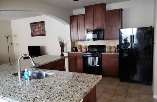 Barker House | Your Home in Copperfield - Safe & Quiet Area Easy Access Plenty Commerce around