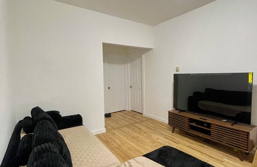Queens Apartment | Your new NYC home: Peaceful room for rent in the heart of Astoria.