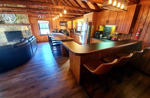 Gnaw Bone Cabin | YOUR OWN PRIVATE 12 ACRE LAKE, 80 ACRES, HOT TUB & GAME BARN