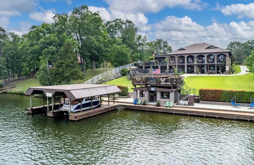 Mid America House | Your PRIVATE Hot Springs Lake Hamilton Vacation Paradise