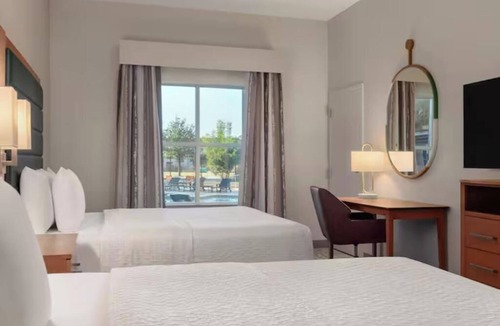 McNeil Hotel | Your Ultimate Resort Destination: Free Parking, Breakfast & Onsite Pool Access