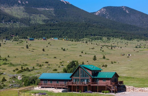 Wineglass House | Your Yellowstone adventure, log home for extended families, spectacular views