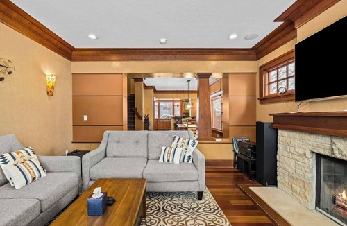 Sunset House | Zen-Inspired central home