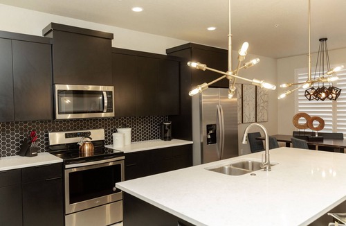 Washington Fields Condo | ✌️ Zen Palace ✌️Tranquil Zen Retreat | POOL IS OPEN!