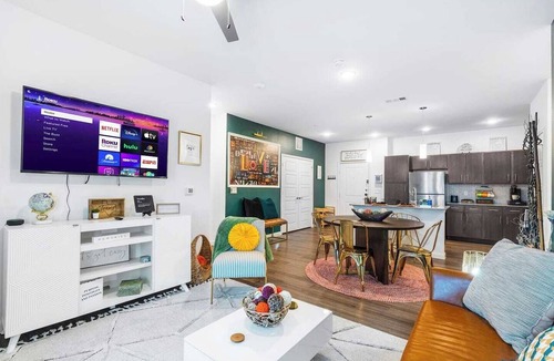 Medical Center District Apartment | Zenful Affirmations | Luxe 2BR Pool Near UTSA Gym!