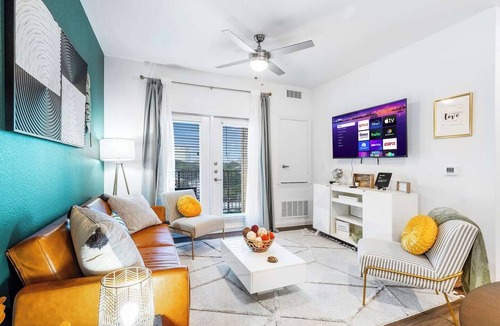 Medical Center District Apartment | Zenful Affirmations | Luxe 2BR Pool Near UTSA Gym!