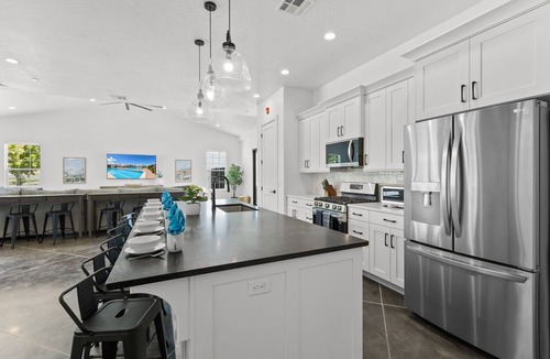 Hurricane House | Zion Luxury: PRIVATE POOL/Hot Tub, Pickleball, Ping Pong, Gaming, 5 Bdrms Sleeps 20 Sand Hollow