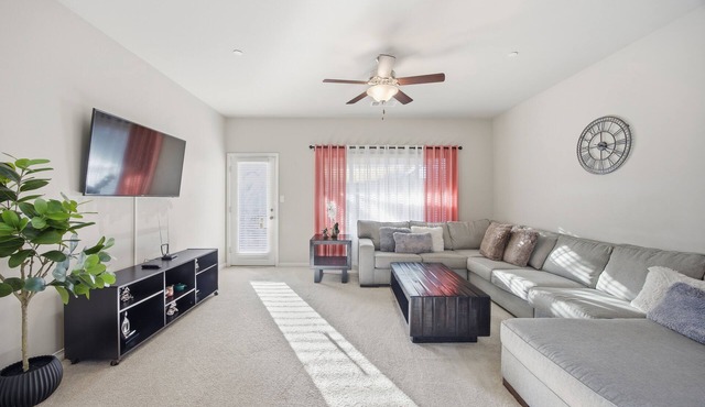 1-bedroom for rent in a spacious 4 bedrooms house in perfect Bakersfield with AC