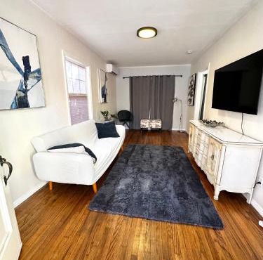 1920 Remodeled Craftsman Cottage Heart of Little Italy