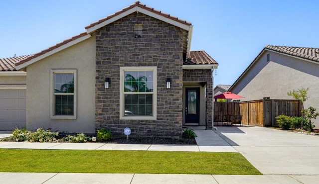 1BR Guest House with Private Entrance and Laundry
