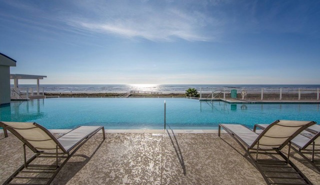 1BR Suite w/Kitchen | Pool, Golf & Arcade