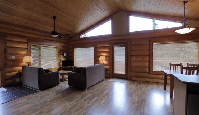 2 Bed, 2 Bath Log Cabin in Wilderness Resort Near Wells Gray Provincial Park