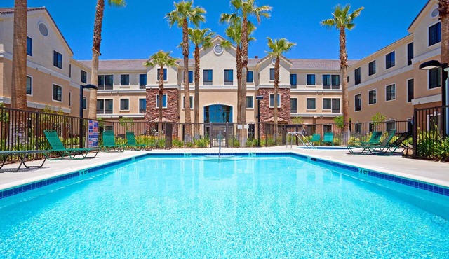 2-Bedroom King & Queen Suite in Palmdale, CA