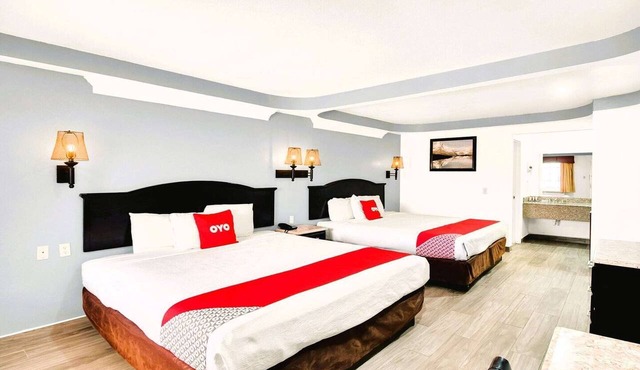 2 Queen Bed | Three Rivers TX