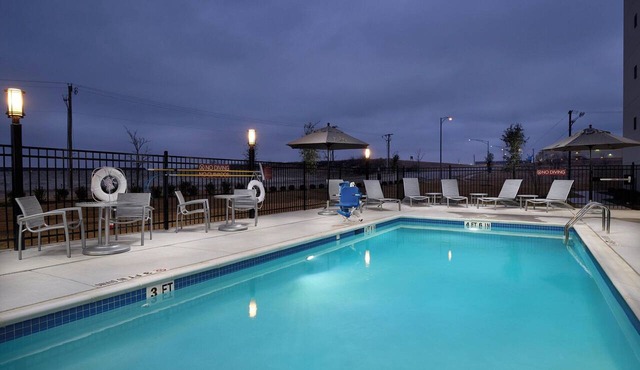 2 Sleek For Worth Sleek Rooms w/Free Parking | Fort Worth Stockyards - 6.4 mi